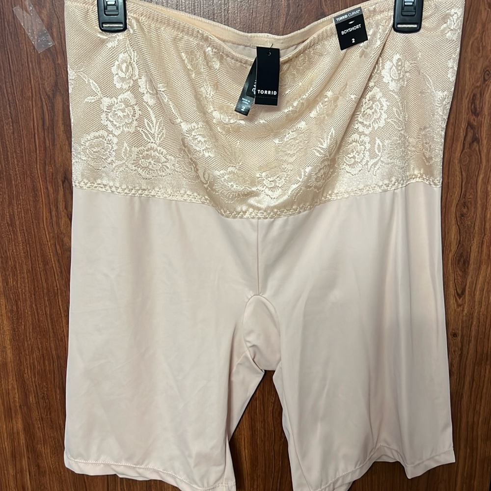 New with tags. Short/shapwear